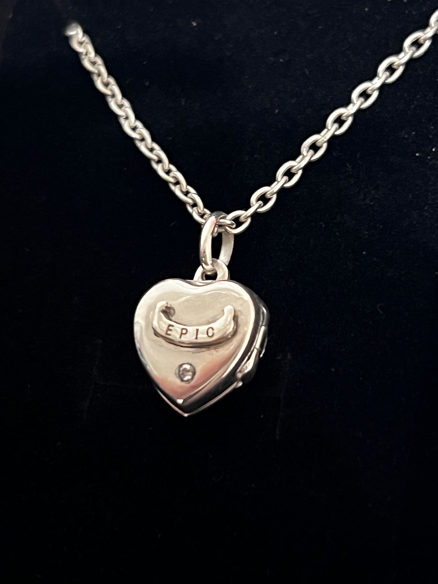 Locket pendant necklace